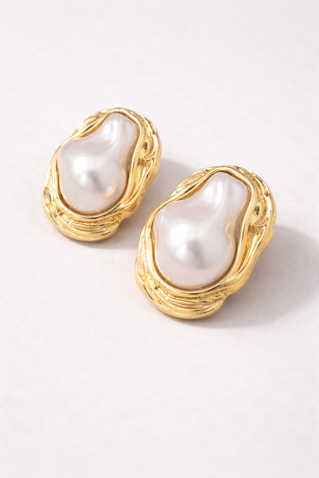 Annika Vintage Elegant Pearl Stud Earrings